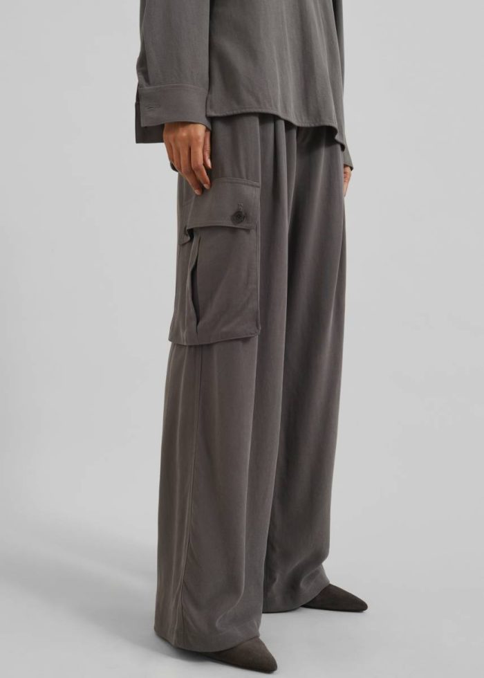 Women Bottoms Grey Nyro Cargo Pants - Charcoal The Frankie Shop