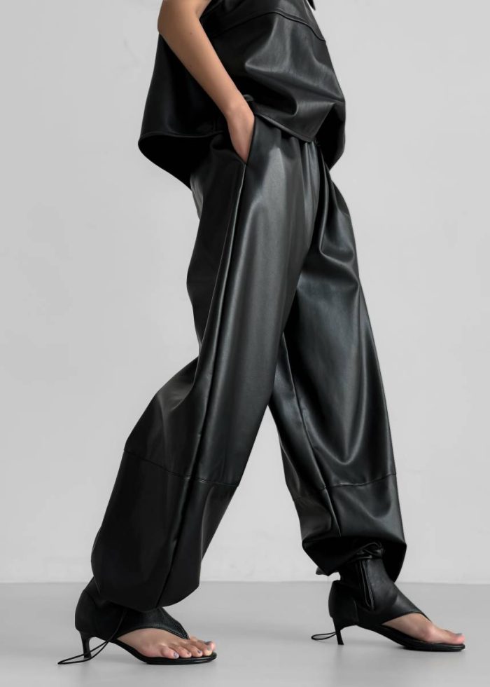 Women The Frankie Shop Briar Faux Leather Balloon Pants - Black Black Bottoms